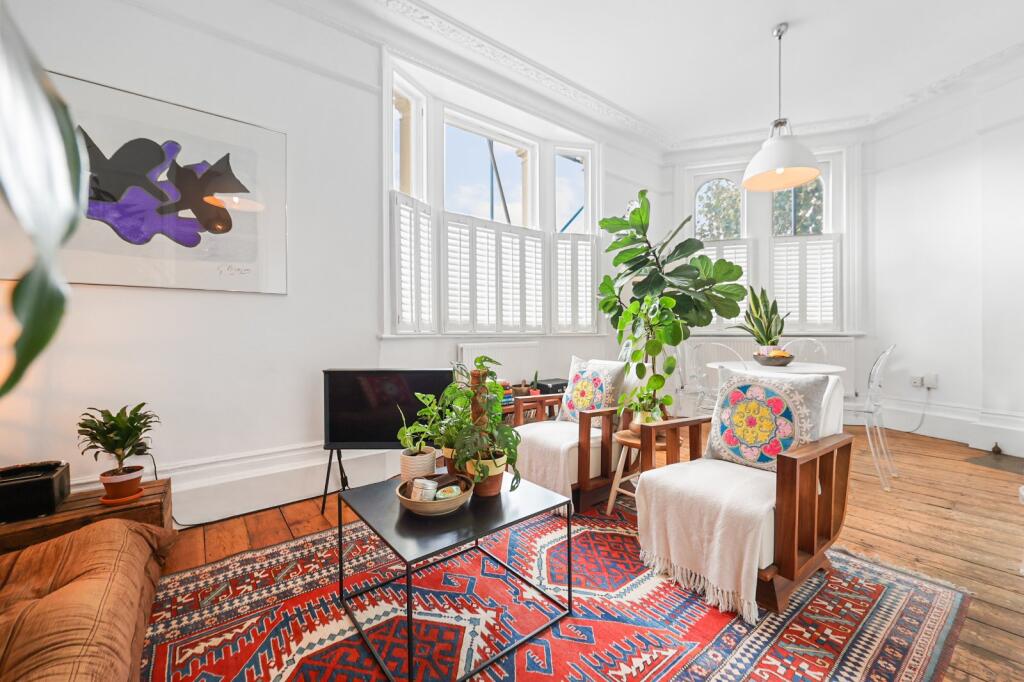 1 bed Mid Terraced House for rent in Camden Town. From Chestertons Estate Agents , Camden & Primrose Hill Lettings