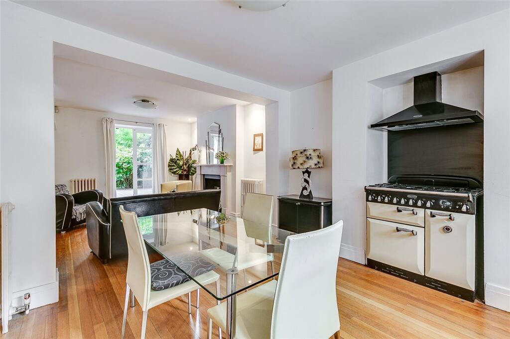 2 bed Mid Terraced House for rent in Camden Town. From Chestertons Estate Agents , Camden & Primrose Hill Lettings