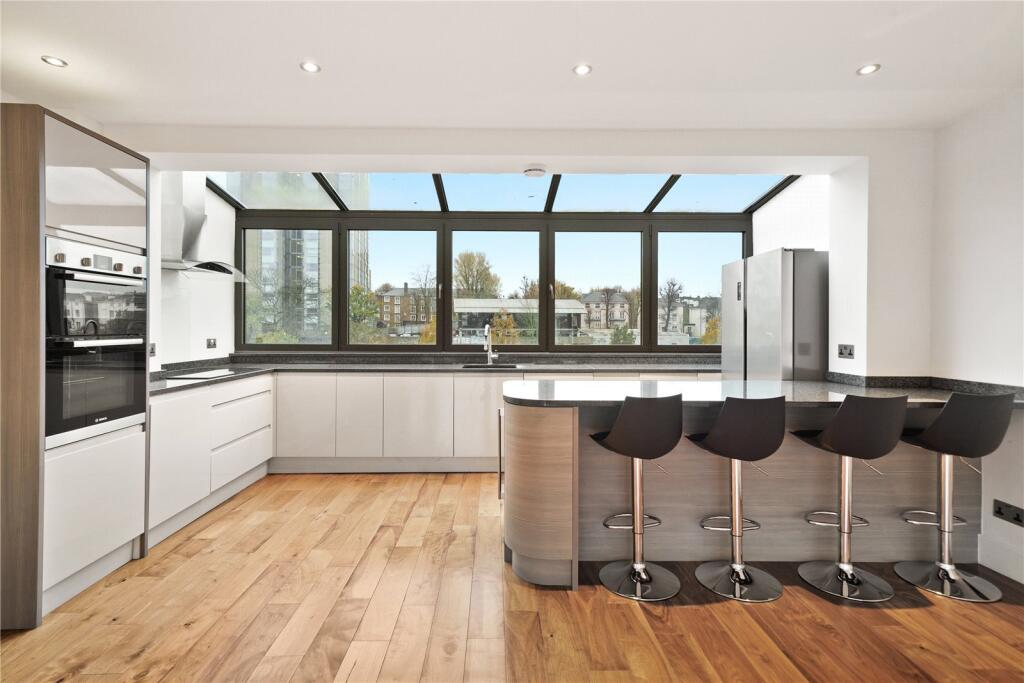 5 bed Mid Terraced House for rent in Hampstead. From Chestertons Estate Agents , Camden & Primrose Hill Lettings