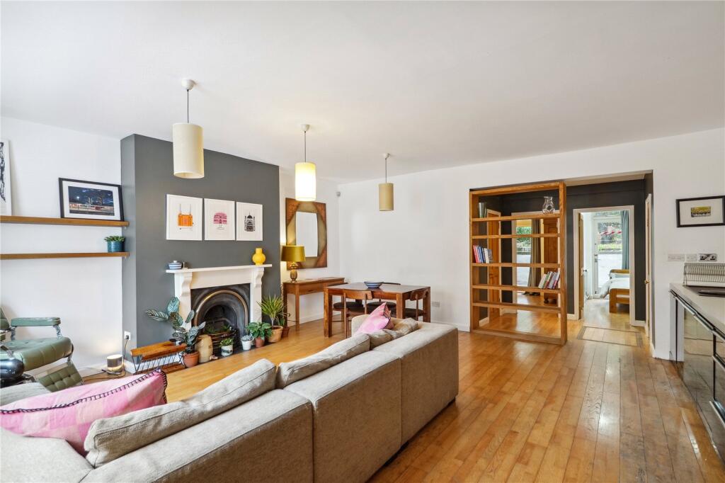 2 bed 1st Floor Flat for rent in Camden Town. From Chestertons Estate Agents , Camden & Primrose Hill Lettings