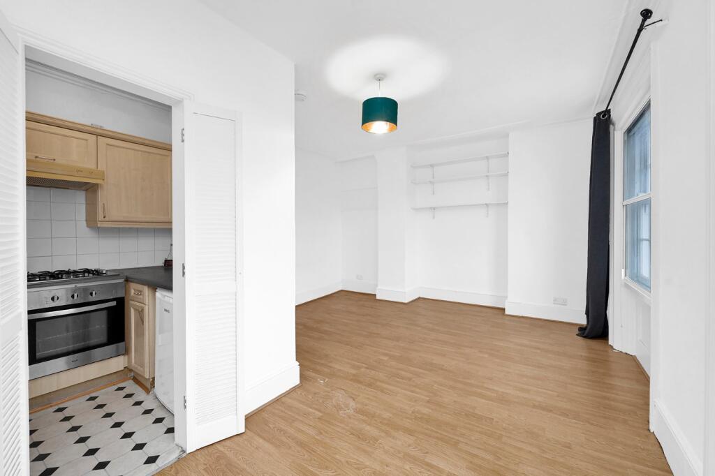 1 bed Mid Terraced House for rent in Camden Town. From Chestertons Estate Agents , Camden & Primrose Hill Lettings