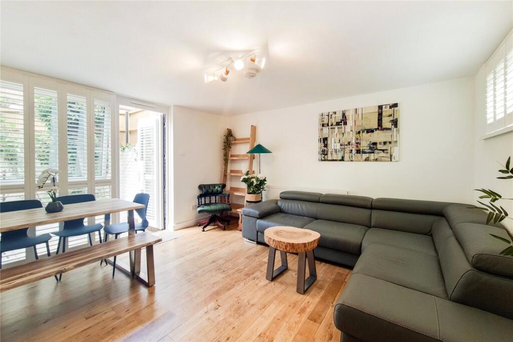 4 bed Mews for rent in Camden Town. From Chestertons Estate Agents , Camden & Primrose Hill Lettings 4 bed Mews for rent in Camden Town. From Chestertons Estate Agents , Camden & Primrose Hill Lettings