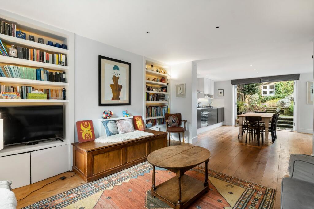 5 bed End of Terrace for rent in Camden Town. From Chestertons Estate Agents , Camden & Primrose Hill Lettings