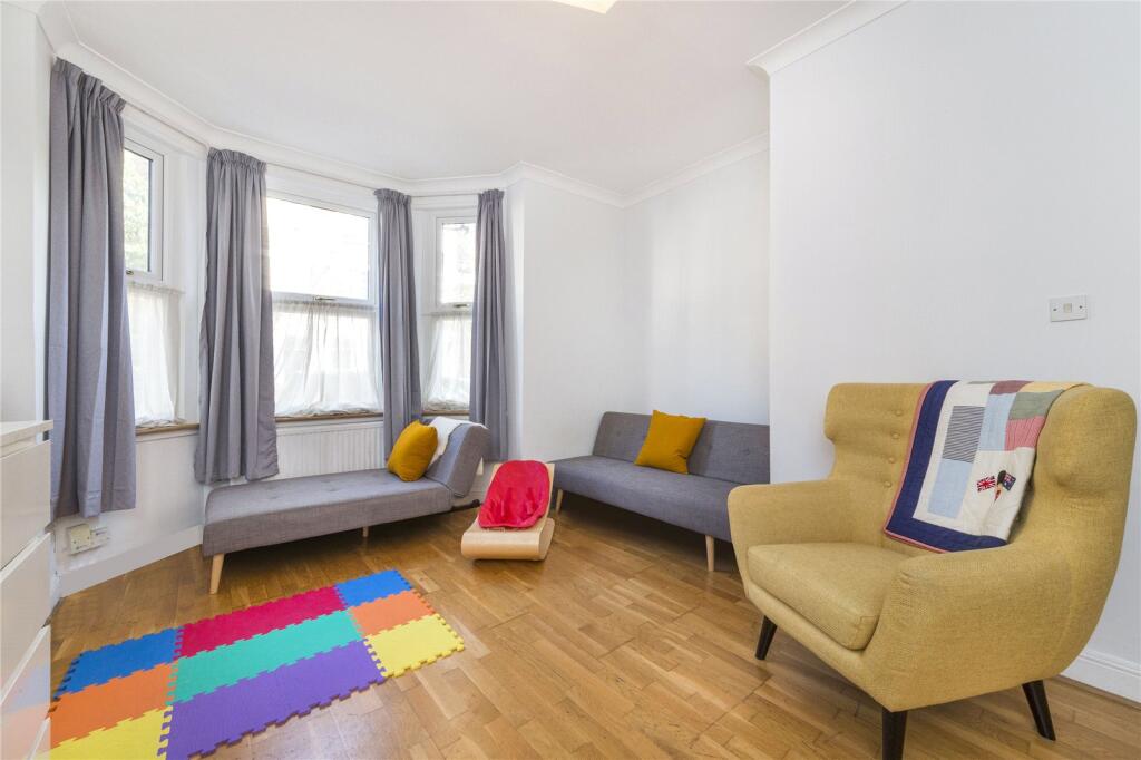 1 bed Mid Terraced House for rent in Camden Town. From Chestertons Estate Agents , Camden & Primrose Hill Lettings