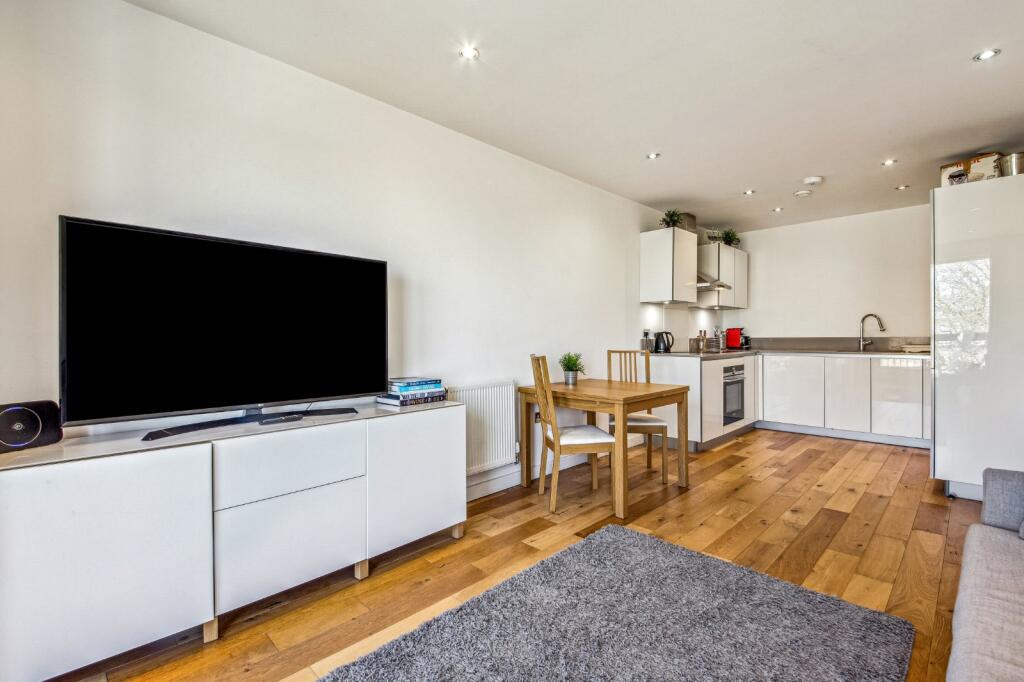 1 bed 1st Floor Flat for rent in Camden Town. From Chestertons Estate Agents , Camden & Primrose Hill Lettings