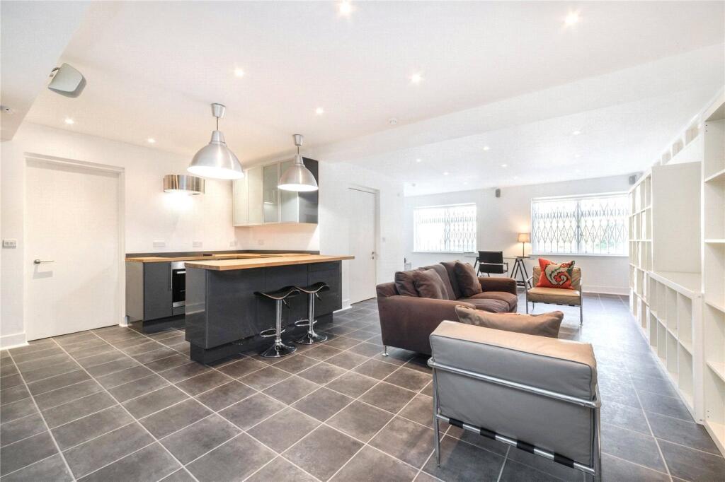 2 bed Mews for rent in Camden Town. From Chestertons Estate Agents , Camden & Primrose Hill Lettings