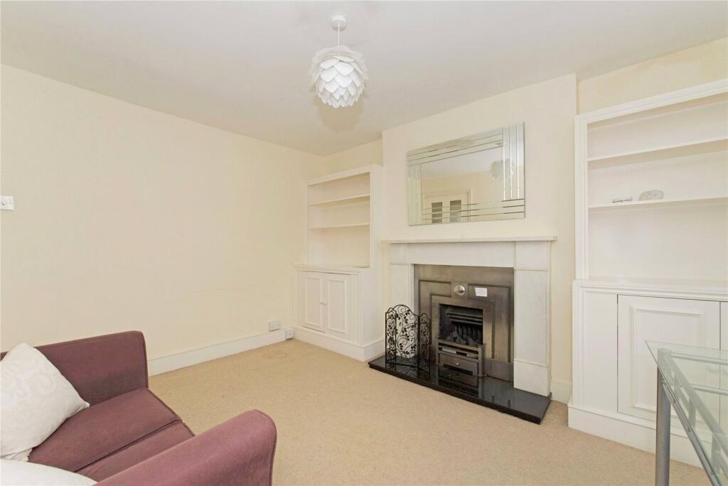 1 bed Mid Terraced House for rent in Camden Town. From Chestertons Estate Agents , Camden & Primrose Hill Lettings