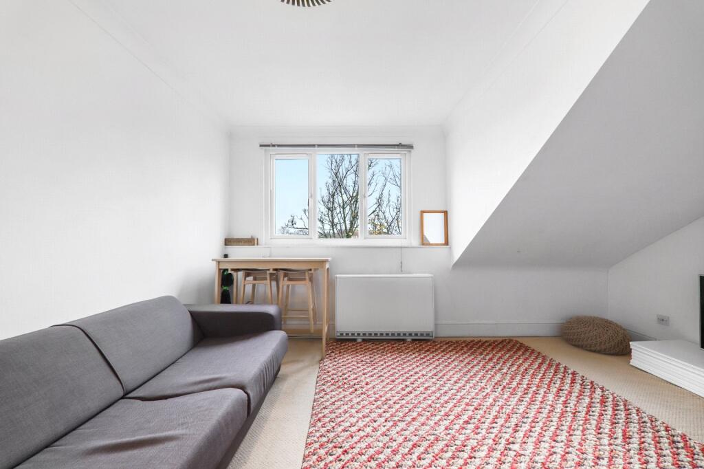 3 bed 1st Floor Flat for rent in Camden Town. From Chestertons Estate Agents , Camden & Primrose Hill Lettings