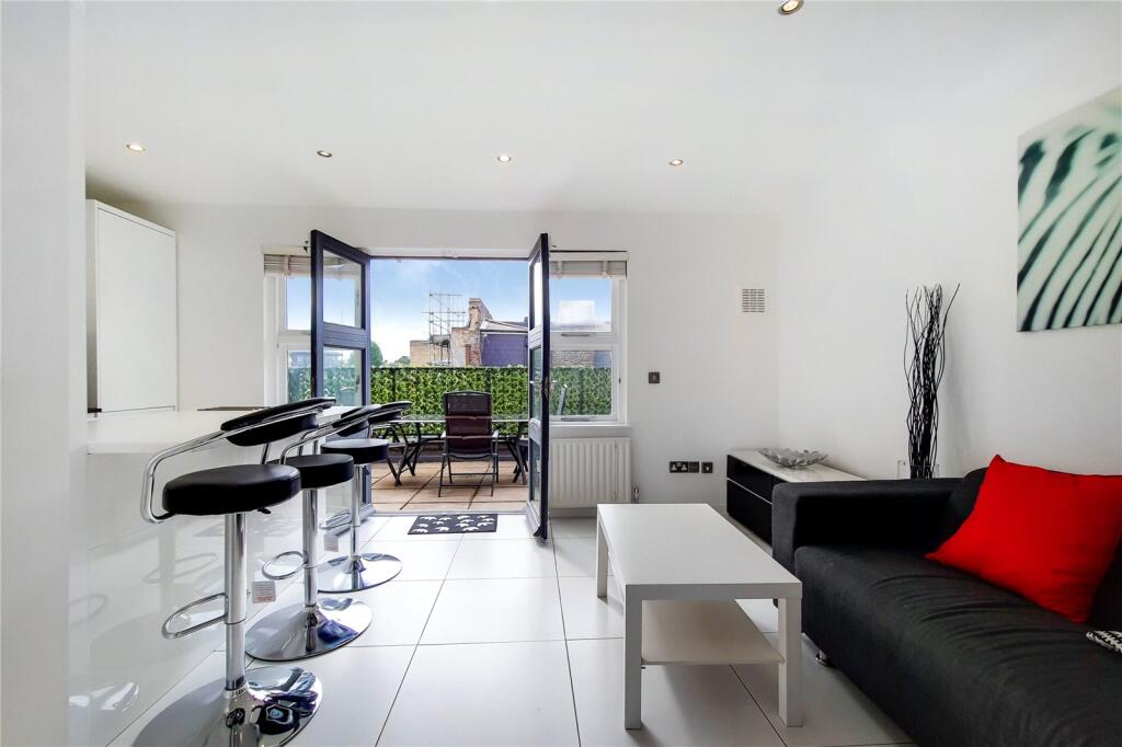 3 bed Annexe for rent in Camden Town. From Chestertons Estate Agents , Camden & Primrose Hill Lettings