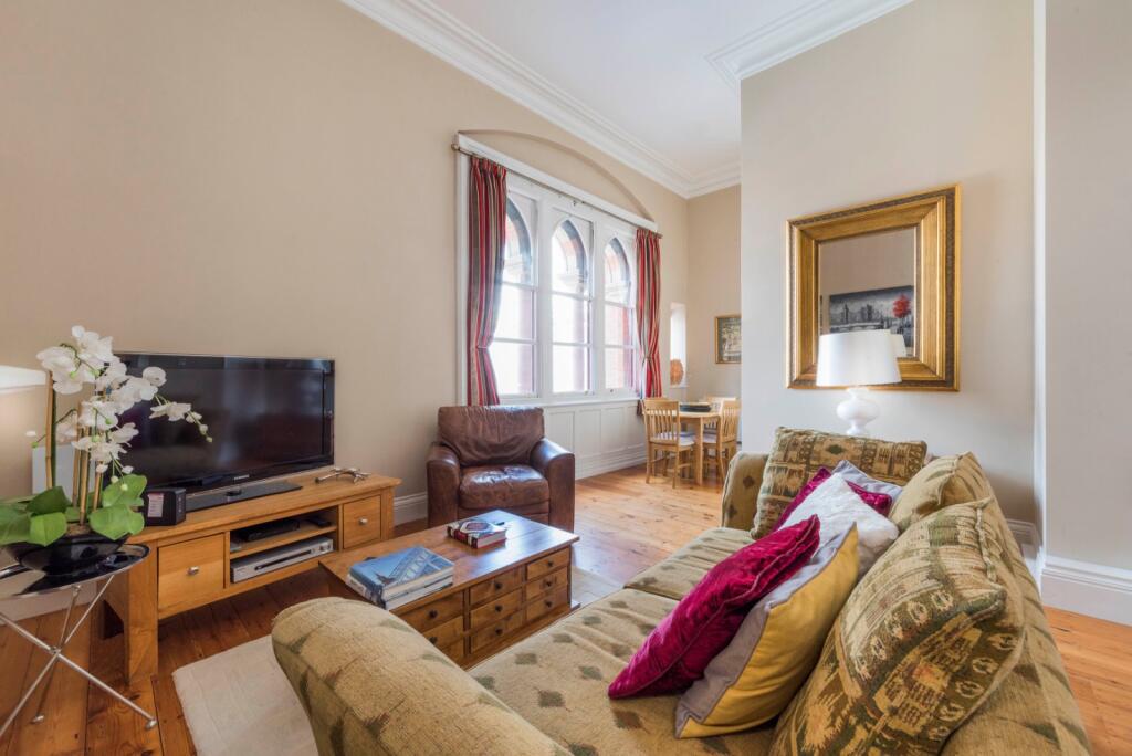 1 bed 1st Floor Flat for rent in Camden Town. From Chestertons Estate Agents , Camden & Primrose Hill Lettings