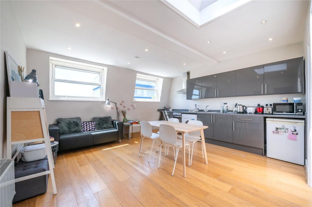 2 bed 1st Floor Flat for rent in Camden Town. From Chestertons Estate Agents , Camden & Primrose Hill Lettings