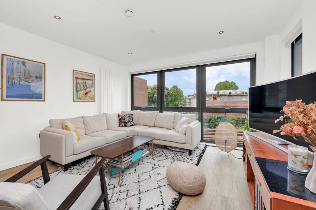 2 bed 1st Floor Flat for rent in Camden Town. From Chestertons Estate Agents , Camden & Primrose Hill Lettings