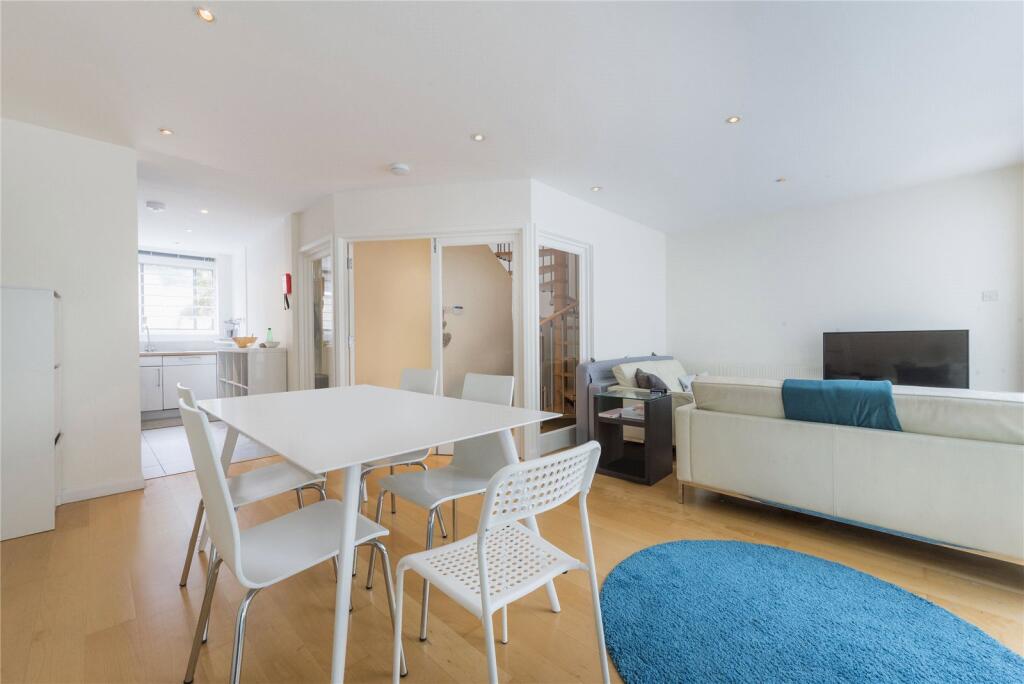3 bed Mews for rent in Camden Town. From Chestertons Estate Agents , Camden & Primrose Hill Lettings