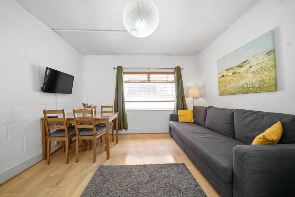 1 bed Mid Terraced House for rent in Camden Town. From Chestertons Estate Agents , Camden & Primrose Hill Lettings 1 bed Mid Terraced House for rent in Camden Town. From Chestertons Estate Agents , Camden & Primrose Hill Lettings