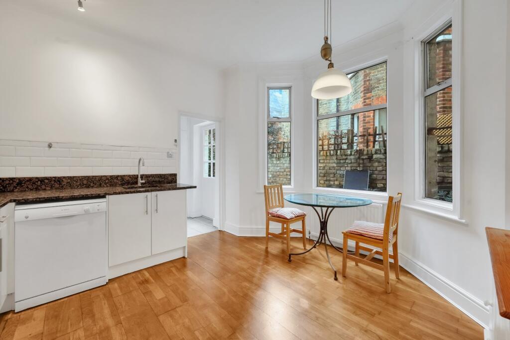 1 bed Mid Terraced House for rent in Camden Town. From Chestertons Estate Agents , Camden & Primrose Hill Lettings