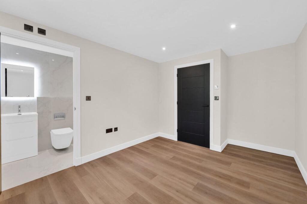 3 bed Mews for rent in Camden Town. From Chestertons Estate Agents , Camden & Primrose Hill Lettings