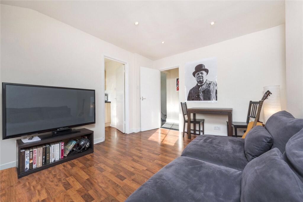 1 bed Mid Terraced House for rent in Camden Town. From Chestertons Estate Agents , Camden & Primrose Hill Lettings