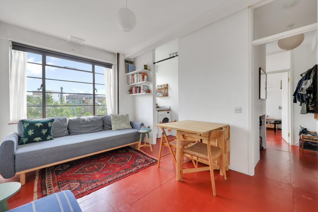 1 bed 1st Floor Flat for rent in Camden Town. From Chestertons Estate Agents , Camden & Primrose Hill Lettings