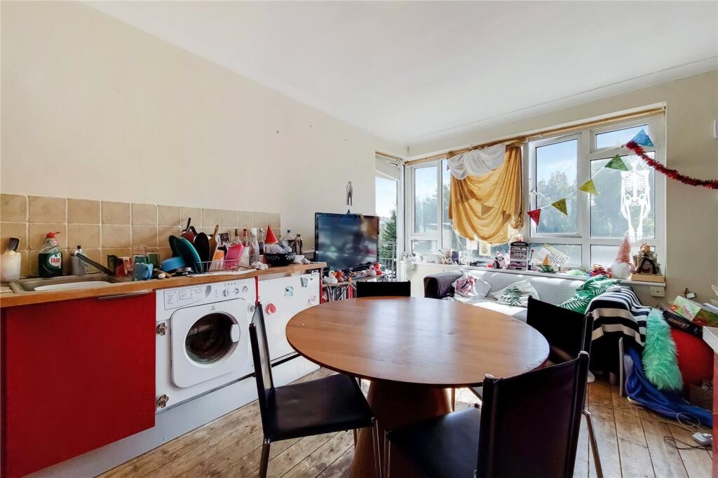4 bed 1st Floor Flat for rent in Camden Town. From Chestertons Estate Agents , Camden & Primrose Hill Lettings 4 bed 1st Floor Flat for rent in Camden Town. From Chestertons Estate Agents , Camden & Primrose Hill Lettings