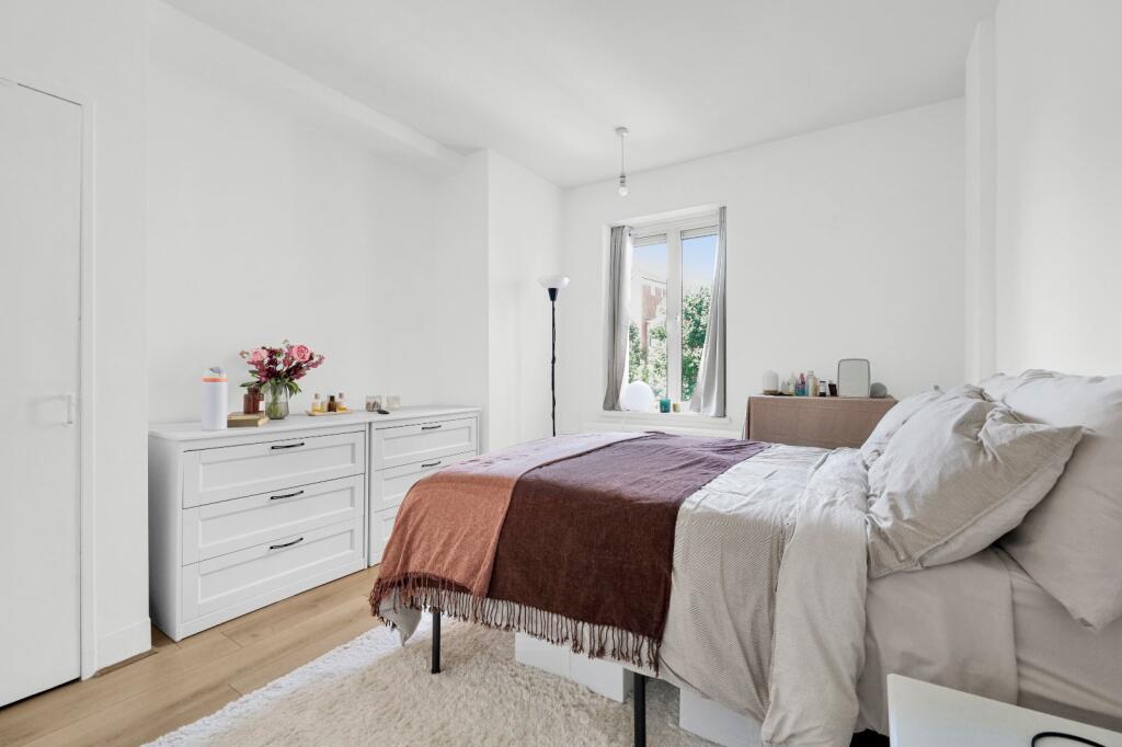 4 bed 1st Floor Flat for rent in Camden Town. From Chestertons Estate Agents , Camden & Primrose Hill Lettings