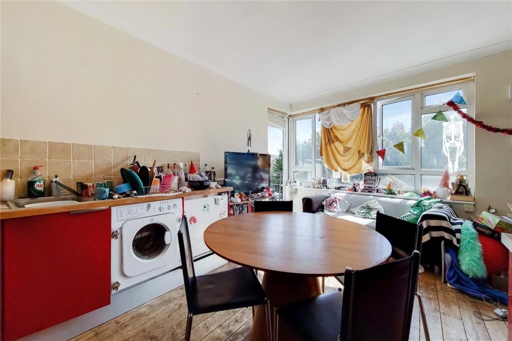 4 bed 1st Floor Flat for rent in Camden Town. From Chestertons Estate Agents , Camden & Primrose Hill Lettings 4 bed 1st Floor Flat for rent in Camden Town. From Chestertons Estate Agents , Camden & Primrose Hill Lettings