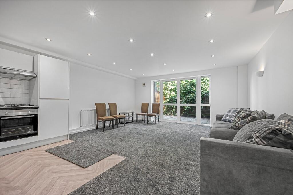 3 bed 1st Floor Flat for rent in Camden Town. From Chestertons Estate Agents , Camden & Primrose Hill Lettings