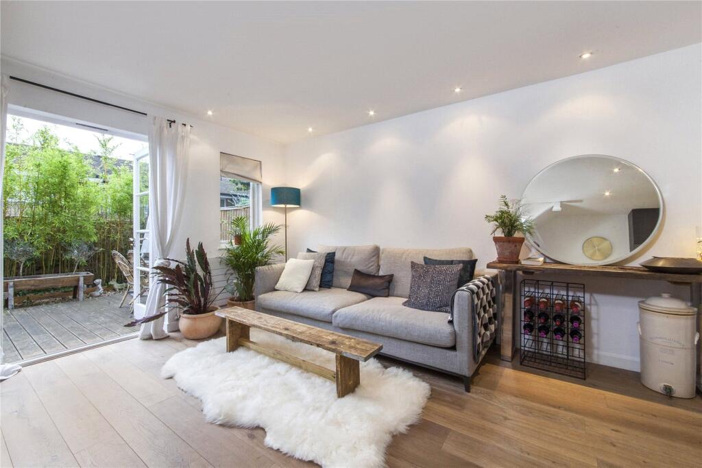 2 bed Mews for rent in Camden Town. From Chestertons Estate Agents , Camden & Primrose Hill Lettings
