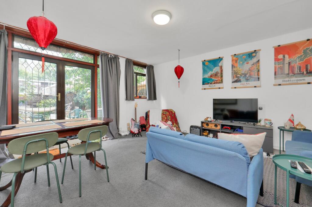 3 bed Mid Terraced House for rent in Camden Town. From Chestertons Estate Agents , Camden & Primrose Hill Lettings 3 bed Mid Terraced House for rent in Camden Town. From Chestertons Estate Agents , Camden & Primrose Hill Lettings