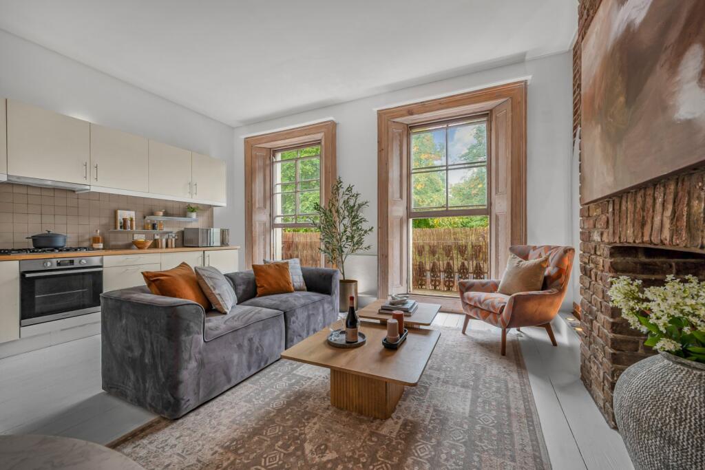 1 bed Mid Terraced House for rent in Camden Town. From Chestertons Estate Agents , Camden & Primrose Hill Lettings