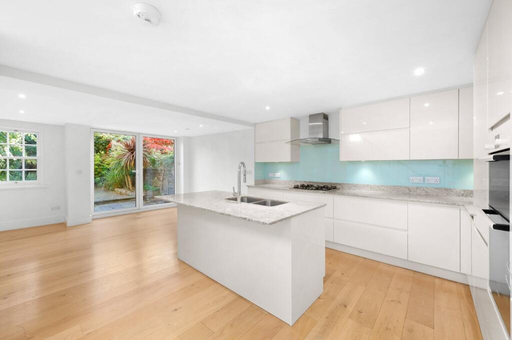 4 bed Mid Terraced House for rent in Camden Town. From Chestertons Estate Agents , Camden & Primrose Hill Lettings