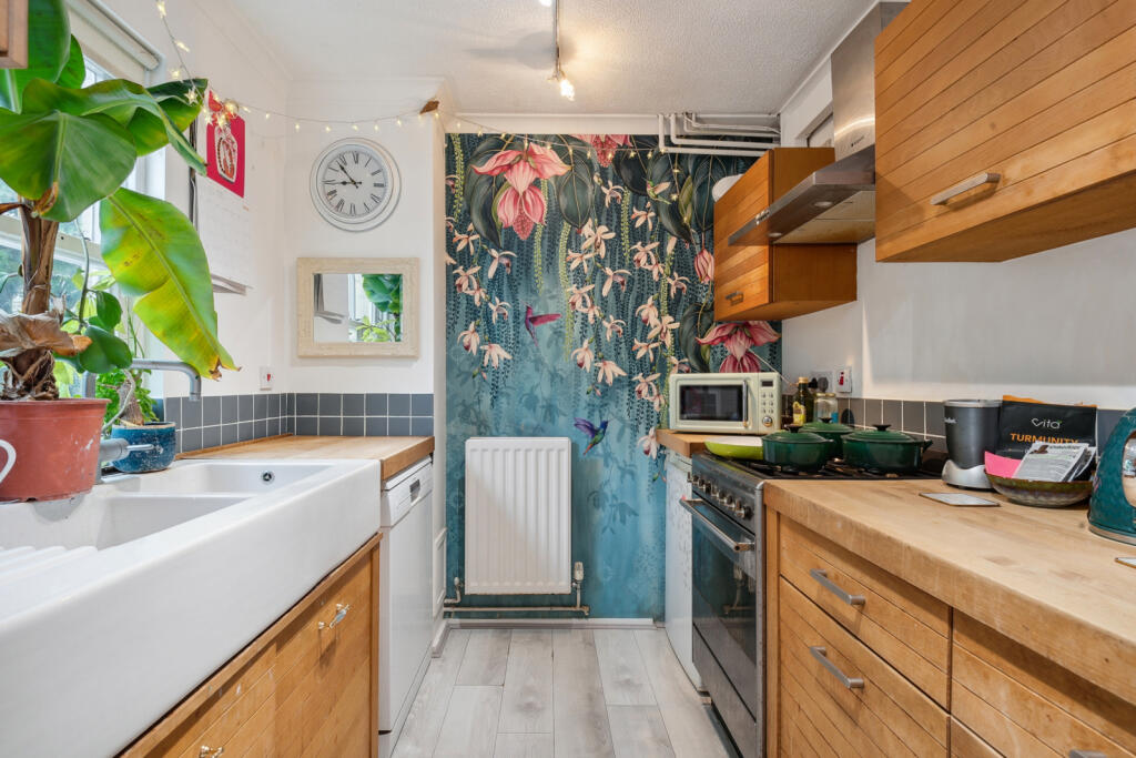 2 bed Semi Detached for rent in Camden Town. From Chestertons Estate Agents , Camden & Primrose Hill Lettings