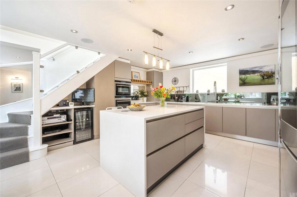 4 bed Mews for rent in Camden Town. From Chestertons Estate Agents , Camden & Primrose Hill Lettings 4 bed Mews for rent in Camden Town. From Chestertons Estate Agents , Camden & Primrose Hill Lettings