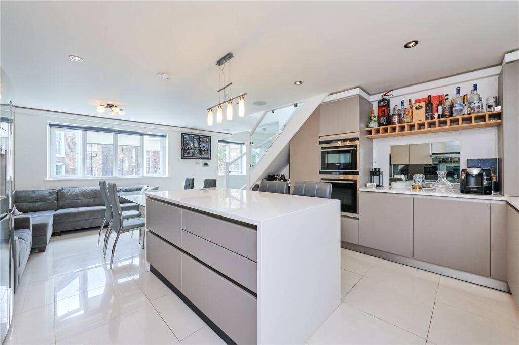 4 bed Mews for rent in Camden Town. From Chestertons Estate Agents , Camden & Primrose Hill Lettings 4 bed Mews for rent in Camden Town. From Chestertons Estate Agents , Camden & Primrose Hill Lettings