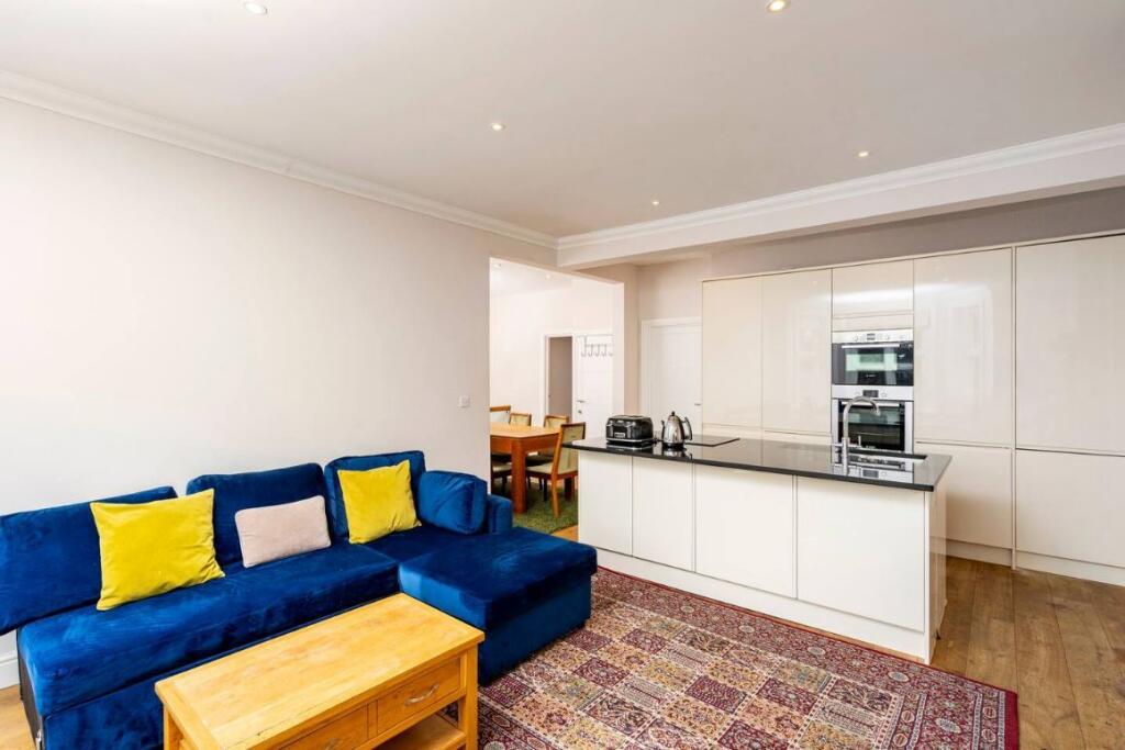 6 bed Semi Detached for rent in Greenwich. From Chestertons Estate Agents , Canary Wharf & Docklands Lettings