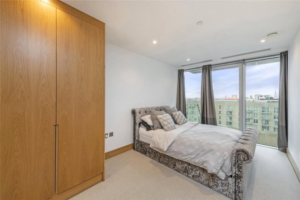 2 bed 1st Floor Flat for rent in Poplar. From Chestertons Estate Agents , Canary Wharf & Docklands Lettings 2 bed 1st Floor Flat for rent in Poplar. From Chestertons Estate Agents , Canary Wharf & Docklands Lettings
