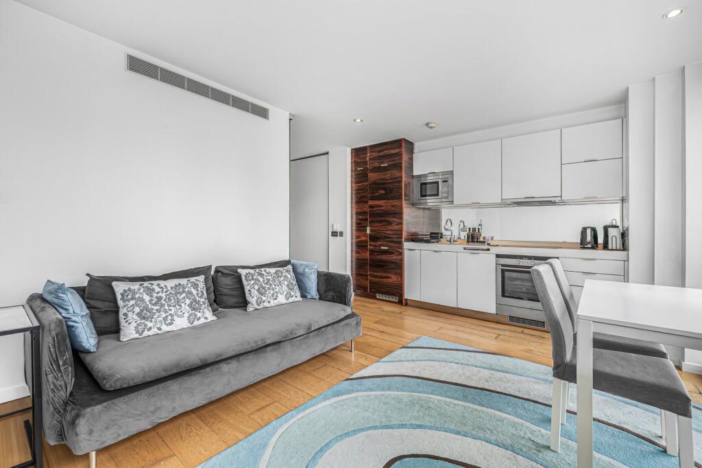 4 bed 1st Floor Flat for rent in Poplar. From Chestertons Estate Agents , Canary Wharf & Docklands Lettings