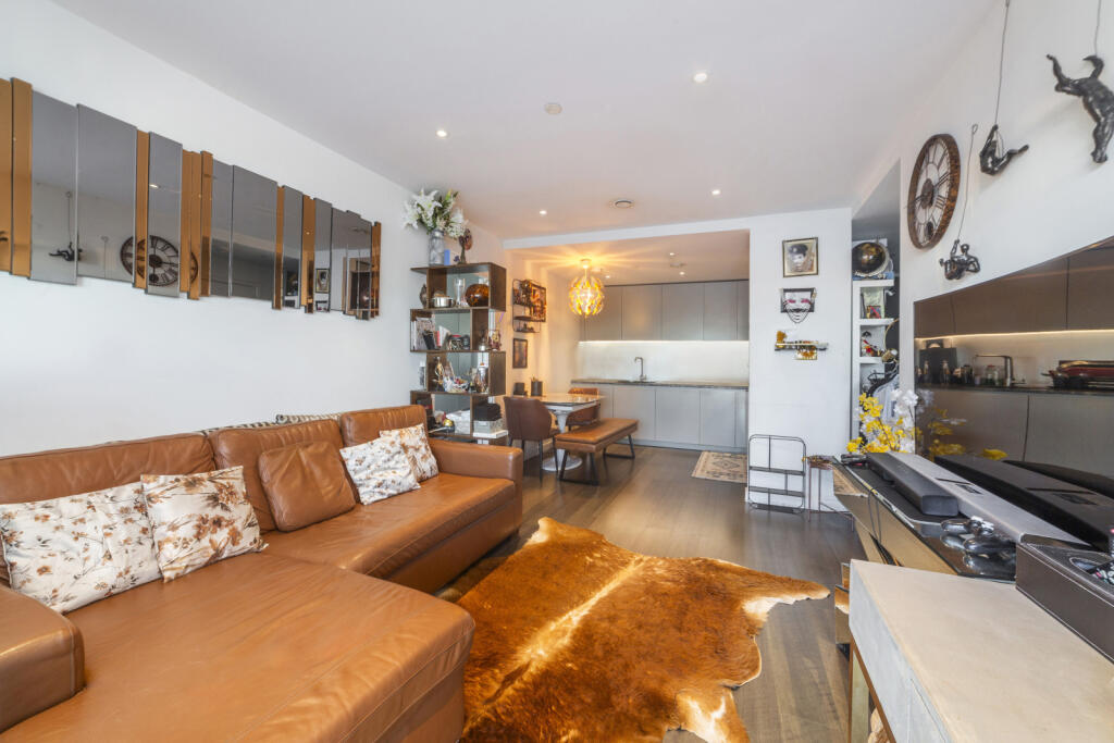 2 bed 1st Floor Flat for rent in Greenwich. From Chestertons Estate Agents , Canary Wharf & Docklands Lettings 2 bed 1st Floor Flat for rent in Greenwich. From Chestertons Estate Agents , Canary Wharf & Docklands Lettings