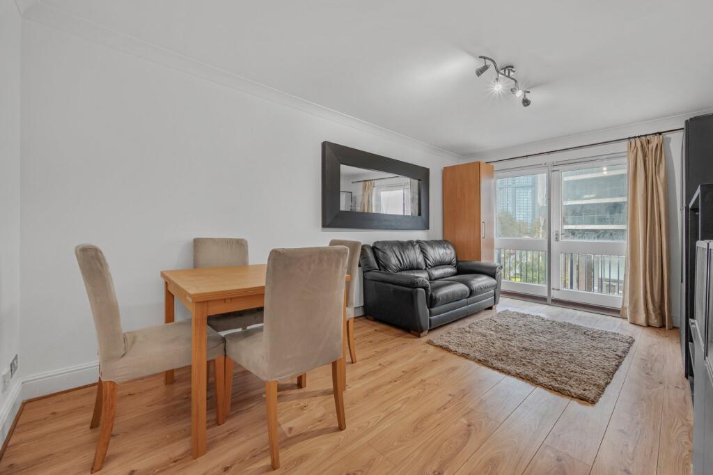 2 bed 1st Floor Flat for rent in Poplar. From Chestertons Estate Agents , Canary Wharf & Docklands Lettings 2 bed 1st Floor Flat for rent in Poplar. From Chestertons Estate Agents , Canary Wharf & Docklands Lettings