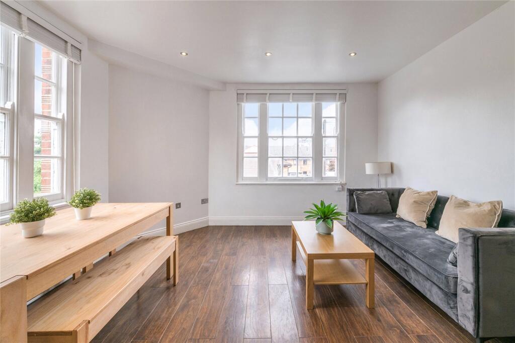 2 bed 1st Floor Flat for rent in Poplar. From Chestertons Estate Agents , Canary Wharf & Docklands Lettings 2 bed 1st Floor Flat for rent in Poplar. From Chestertons Estate Agents , Canary Wharf & Docklands Lettings