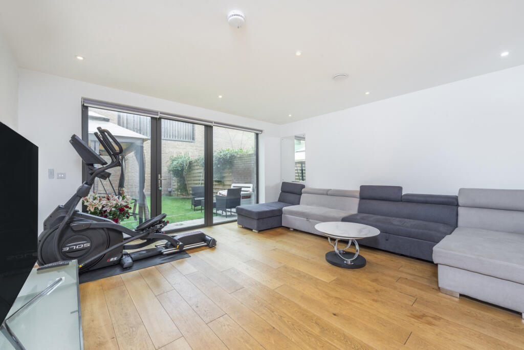 4 bed Mid Terraced House for rent in Greenwich. From Chestertons Estate Agents , Canary Wharf & Docklands Lettings 4 bed Mid Terraced House for rent in Greenwich. From Chestertons Estate Agents , Canary Wharf & Docklands Lettings