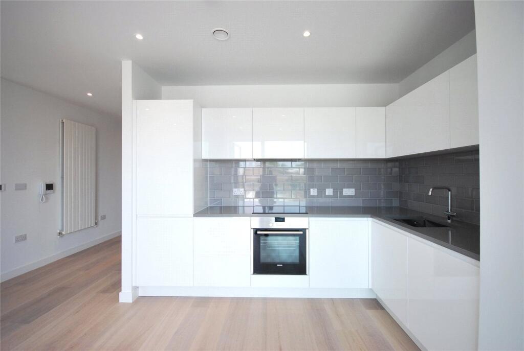 1 bed 1st Floor Flat for rent in Woolwich. From Chestertons Estate Agents , Canary Wharf & Docklands Lettings