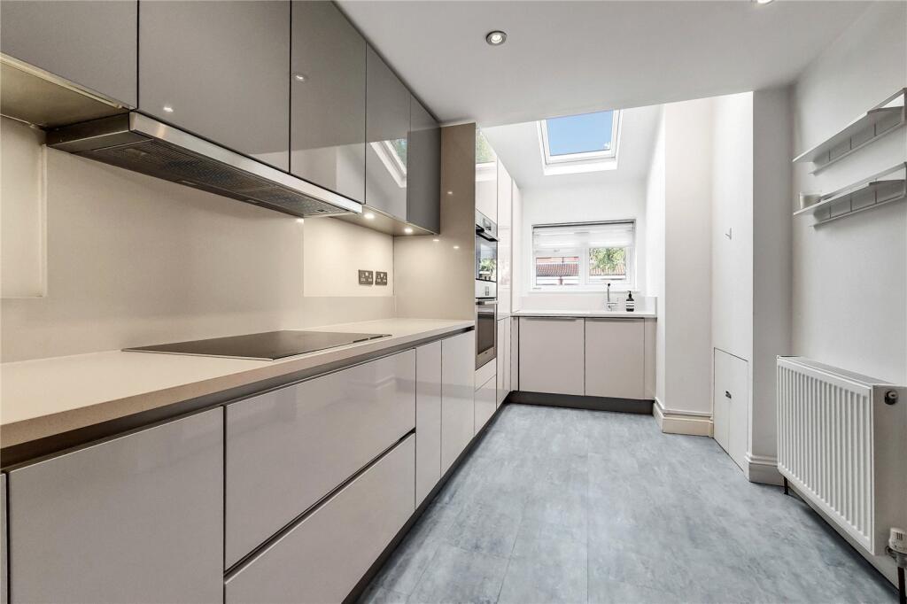 3 bed Mid Terraced House for rent in Poplar. From Chestertons Estate Agents , Canary Wharf & Docklands Lettings 3 bed Mid Terraced House for rent in Poplar. From Chestertons Estate Agents , Canary Wharf & Docklands Lettings