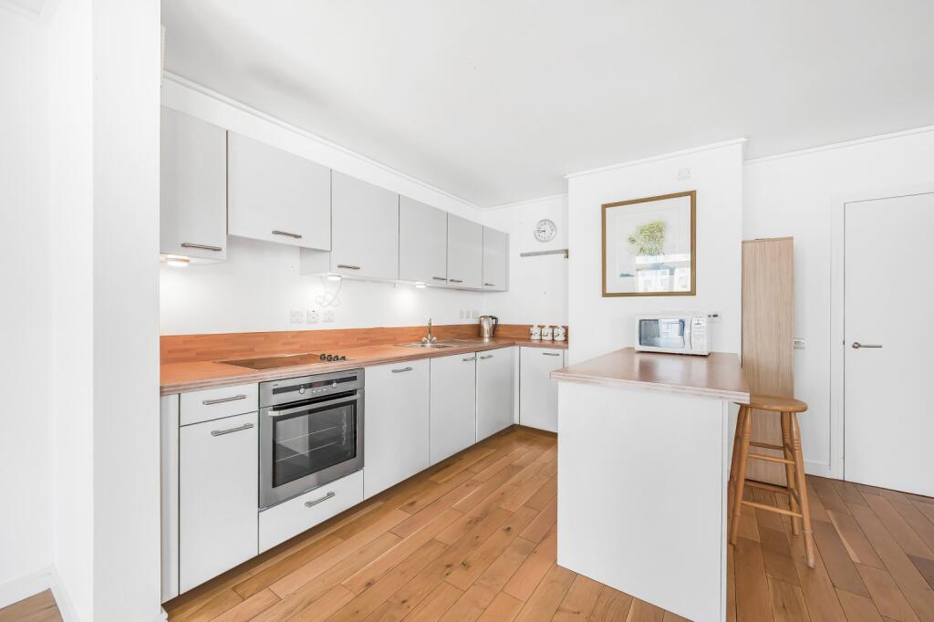 2 bed 1st Floor Flat for rent in Greenwich. From Chestertons Estate Agents , Canary Wharf & Docklands Lettings 2 bed 1st Floor Flat for rent in Greenwich. From Chestertons Estate Agents , Canary Wharf & Docklands Lettings