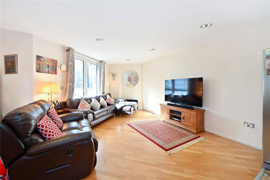 2 bed 1st Floor Flat for rent in Poplar. From Chestertons Estate Agents , Canary Wharf & Docklands Lettings