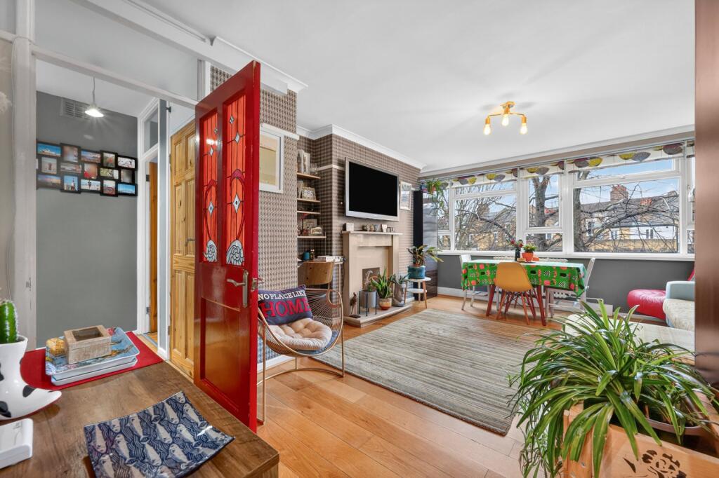 2 bed 1st Floor Flat for rent in Greenwich. From Chestertons Estate Agents , Canary Wharf & Docklands Lettings