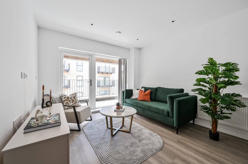 3 bed 1st Floor Flat for rent in Woolwich. From Chestertons Estate Agents , Canary Wharf & Docklands Lettings