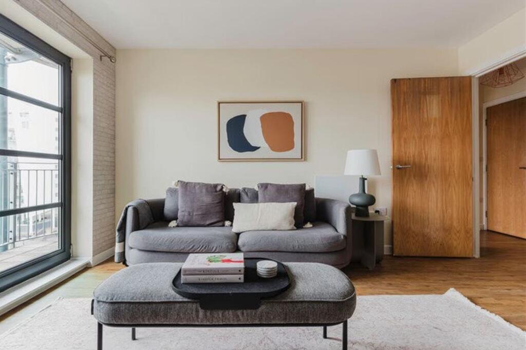 1 bed 1st Floor Flat for rent in Poplar. From Chestertons Estate Agents , Canary Wharf & Docklands Lettings