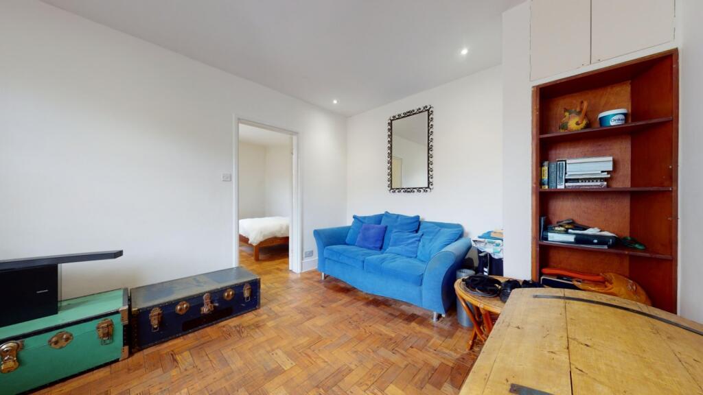 1 bed 1st Floor Flat for rent in Stepney. From Chestertons Estate Agents , Canary Wharf & Docklands Lettings
