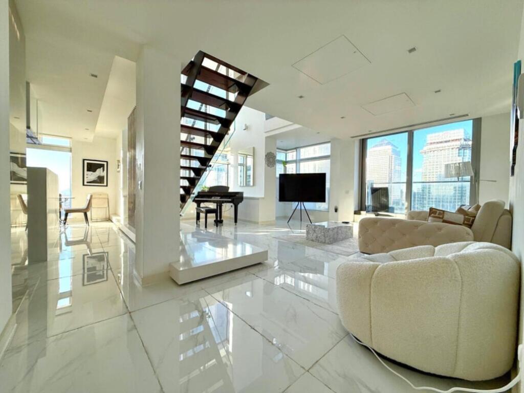 2 bed 1st Floor Flat for rent in Poplar. From Chestertons Estate Agents , Canary Wharf & Docklands Lettings