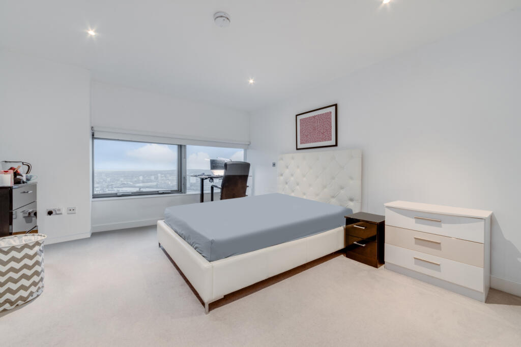 3 bed 1st Floor Flat for rent in Poplar. From Chestertons Estate Agents , Canary Wharf & Docklands Lettings